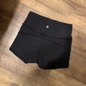 Lululemon high waisted booty shorts